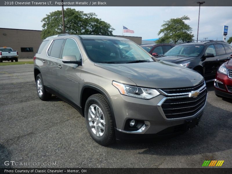 Pepperdust Metallic / Jet Black 2018 Chevrolet Traverse LT