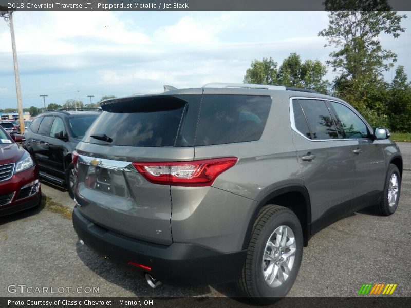 Pepperdust Metallic / Jet Black 2018 Chevrolet Traverse LT