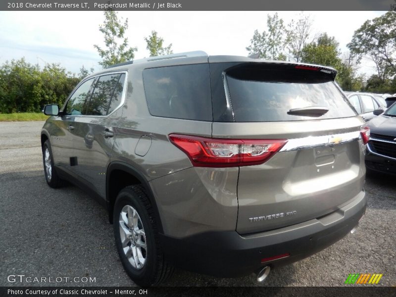 Pepperdust Metallic / Jet Black 2018 Chevrolet Traverse LT