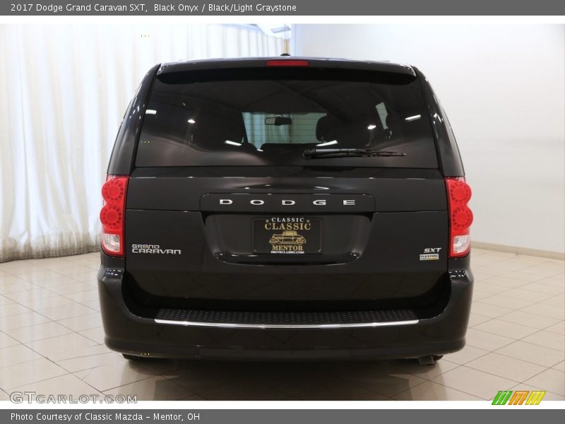 Black Onyx / Black/Light Graystone 2017 Dodge Grand Caravan SXT