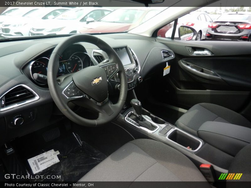 Summit White / Jet Black 2017 Chevrolet Cruze LT