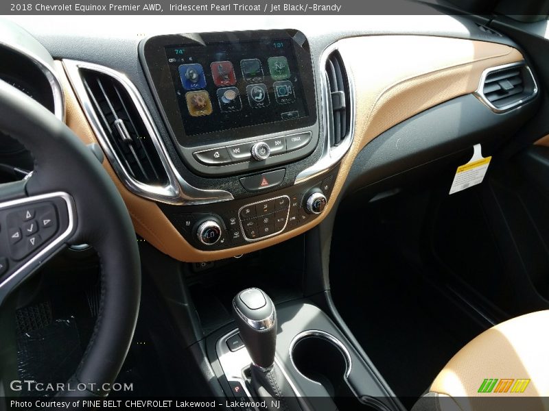 Iridescent Pearl Tricoat / Jet Black/­Brandy 2018 Chevrolet Equinox Premier AWD
