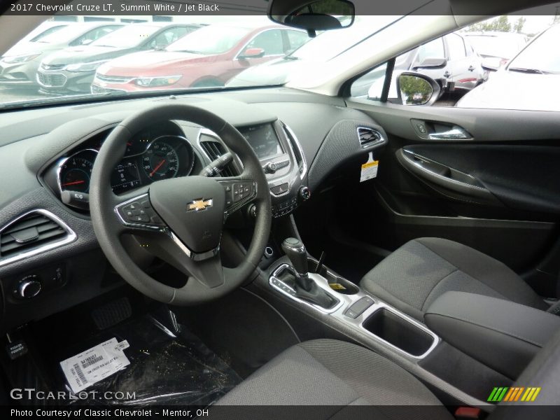 Summit White / Jet Black 2017 Chevrolet Cruze LT