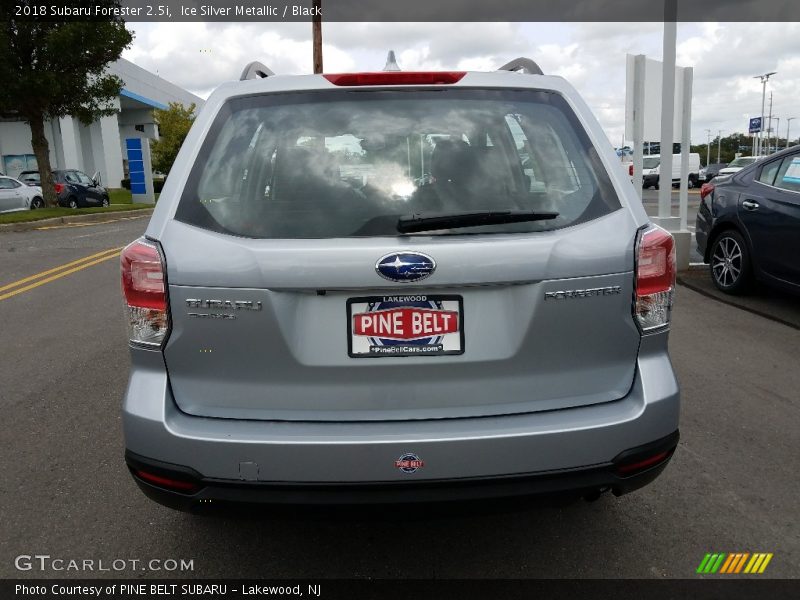Ice Silver Metallic / Black 2018 Subaru Forester 2.5i