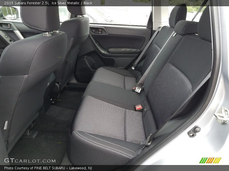 Ice Silver Metallic / Black 2018 Subaru Forester 2.5i