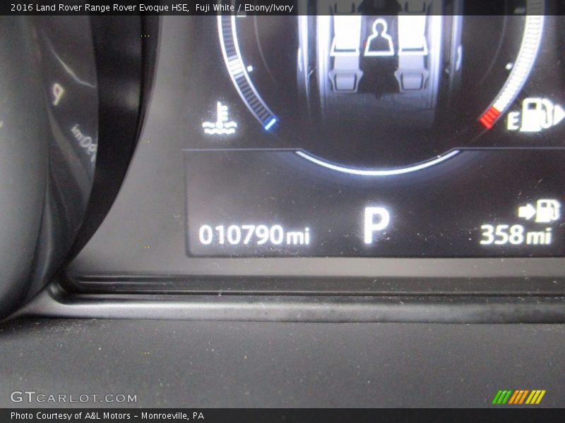 Fuji White / Ebony/Ivory 2016 Land Rover Range Rover Evoque HSE