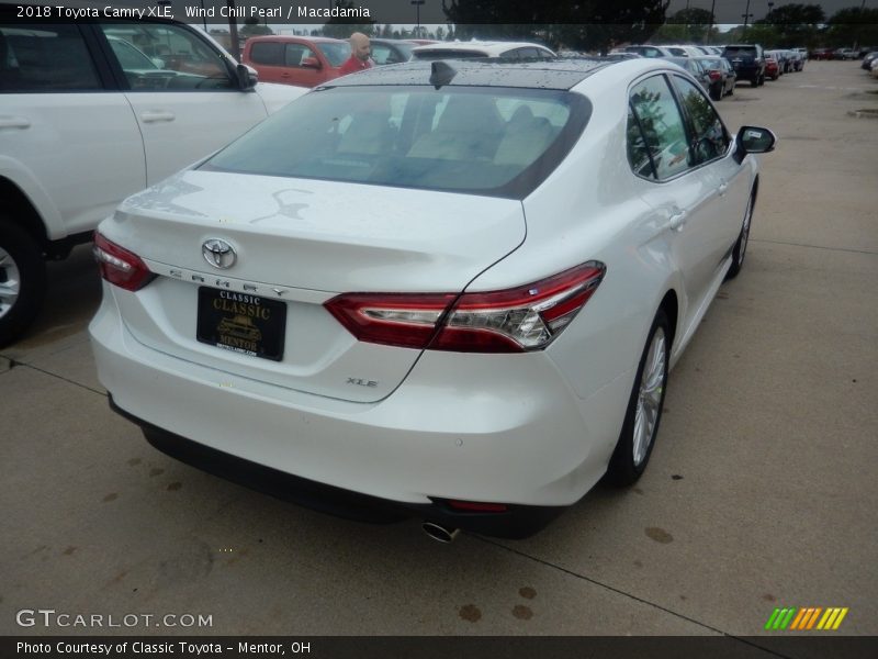 Wind Chill Pearl / Macadamia 2018 Toyota Camry XLE