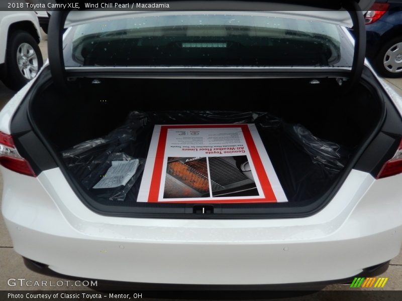Wind Chill Pearl / Macadamia 2018 Toyota Camry XLE