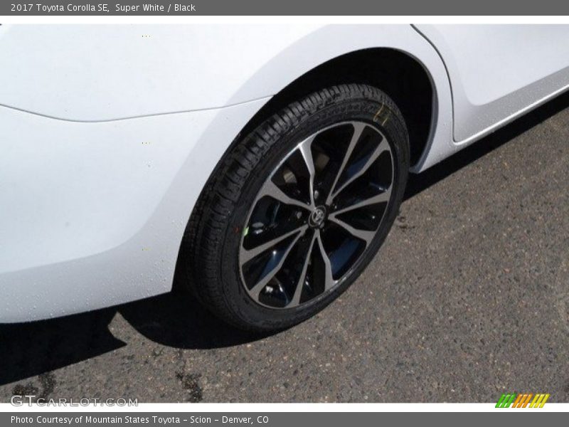 Super White / Black 2017 Toyota Corolla SE
