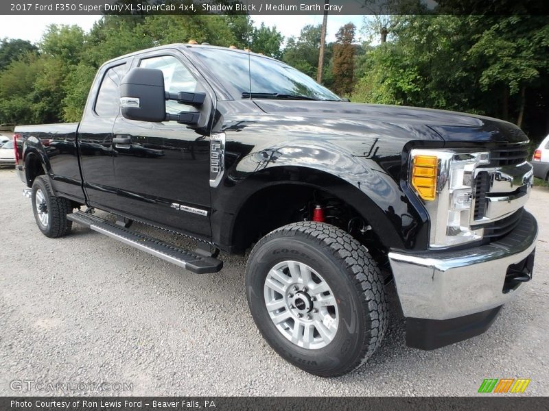 Front 3/4 View of 2017 F350 Super Duty XL SuperCab 4x4