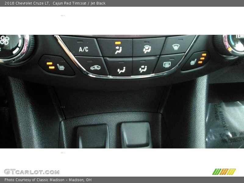 Cajun Red Tintcoat / Jet Black 2018 Chevrolet Cruze LT