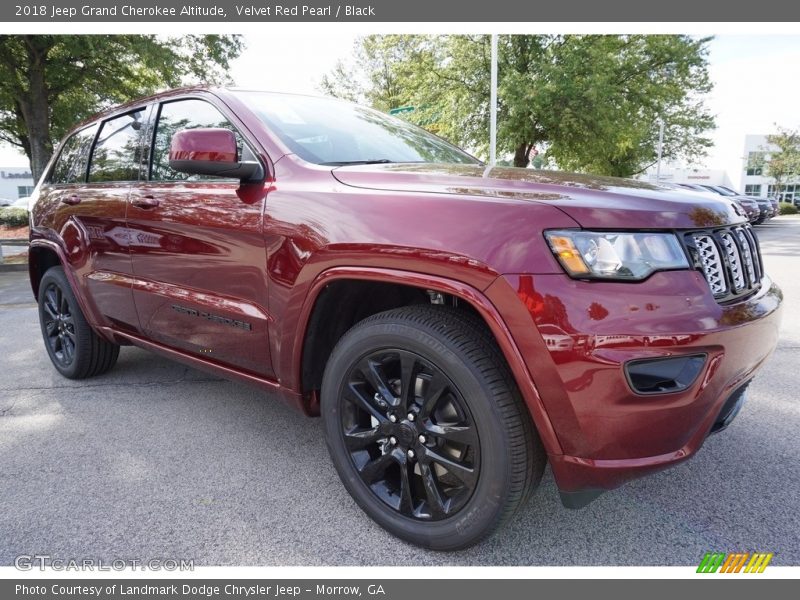 Front 3/4 View of 2018 Grand Cherokee Altitude