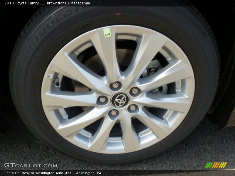 Brownstone / Macadamia 2018 Toyota Camry LE