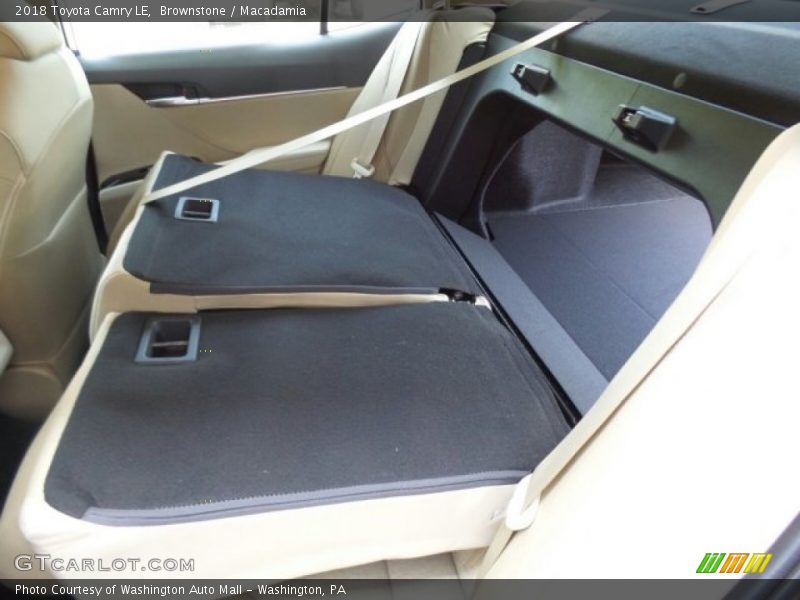 Brownstone / Macadamia 2018 Toyota Camry LE