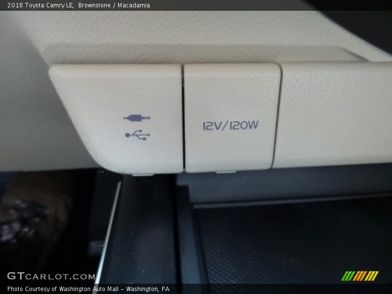 Brownstone / Macadamia 2018 Toyota Camry LE