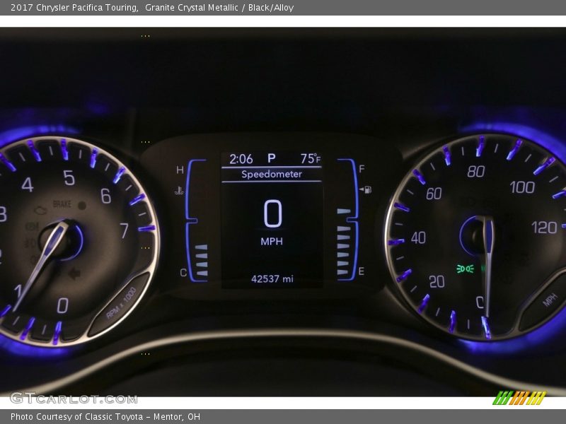Granite Crystal Metallic / Black/Alloy 2017 Chrysler Pacifica Touring