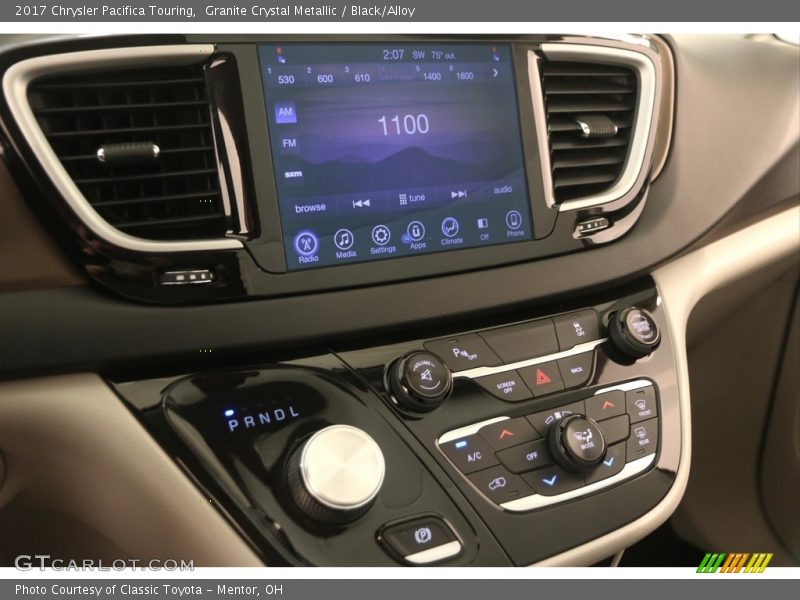 Granite Crystal Metallic / Black/Alloy 2017 Chrysler Pacifica Touring