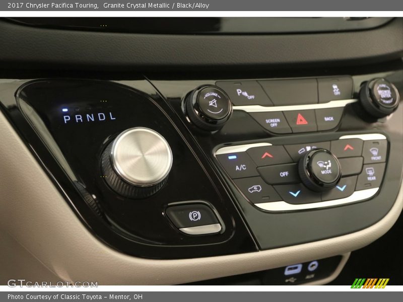 Granite Crystal Metallic / Black/Alloy 2017 Chrysler Pacifica Touring
