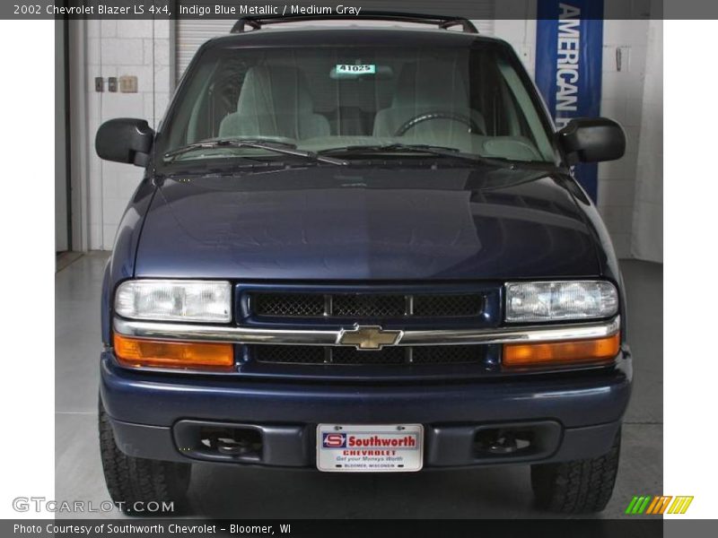 Indigo Blue Metallic / Medium Gray 2002 Chevrolet Blazer LS 4x4