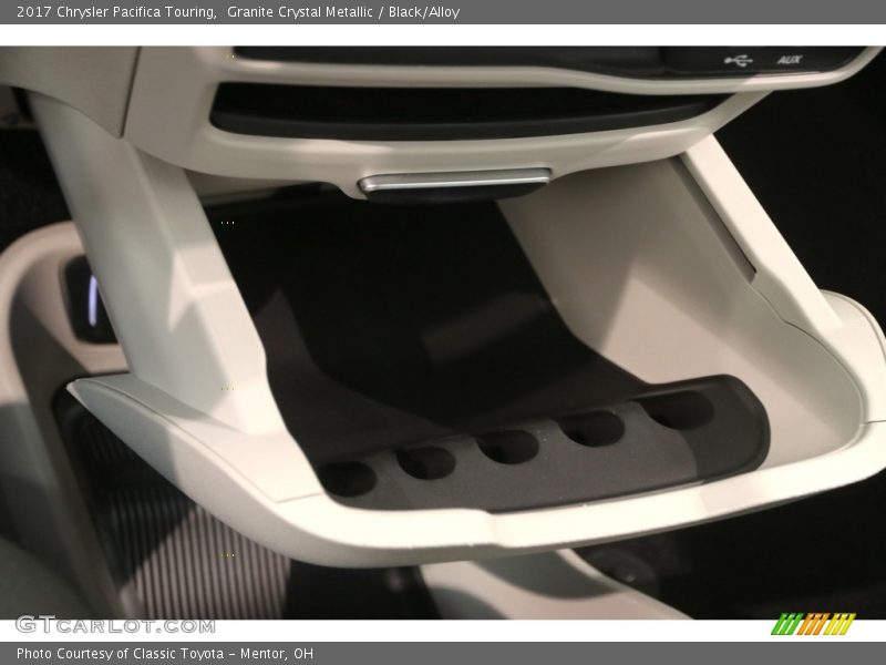 Granite Crystal Metallic / Black/Alloy 2017 Chrysler Pacifica Touring