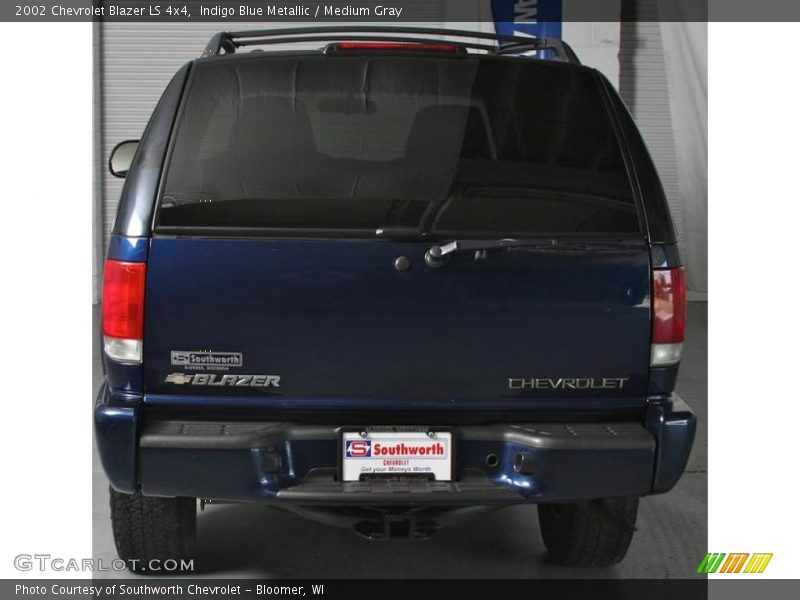 Indigo Blue Metallic / Medium Gray 2002 Chevrolet Blazer LS 4x4