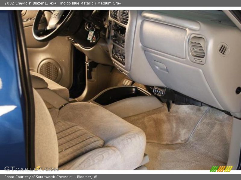 Indigo Blue Metallic / Medium Gray 2002 Chevrolet Blazer LS 4x4