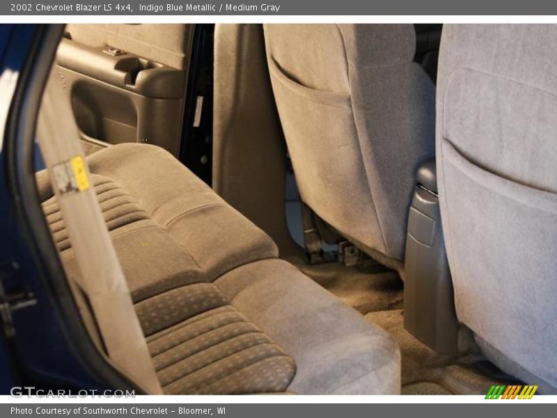 Indigo Blue Metallic / Medium Gray 2002 Chevrolet Blazer LS 4x4