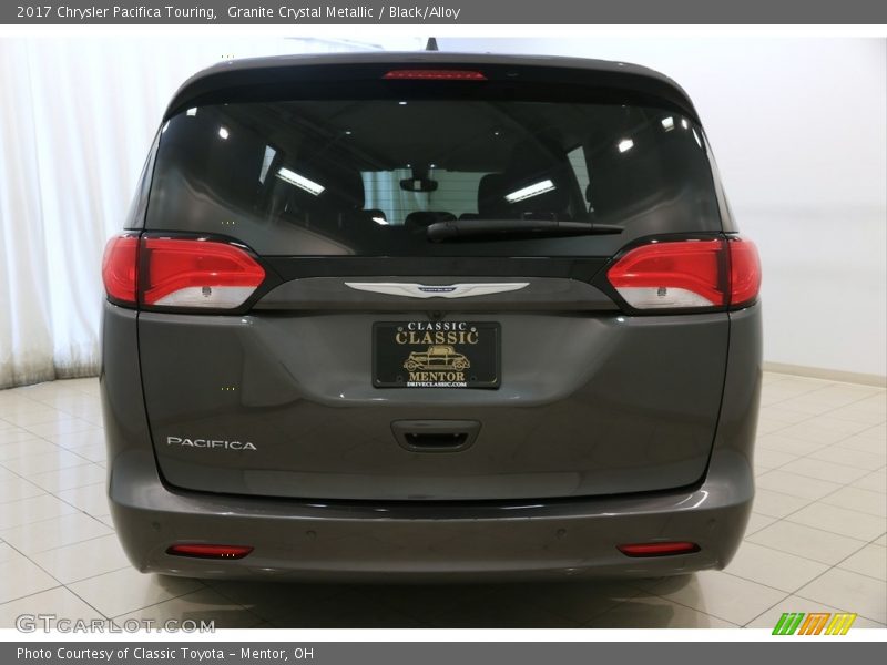 Granite Crystal Metallic / Black/Alloy 2017 Chrysler Pacifica Touring