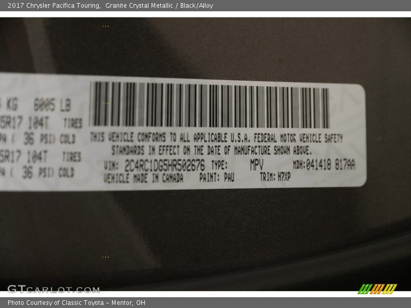 Granite Crystal Metallic / Black/Alloy 2017 Chrysler Pacifica Touring