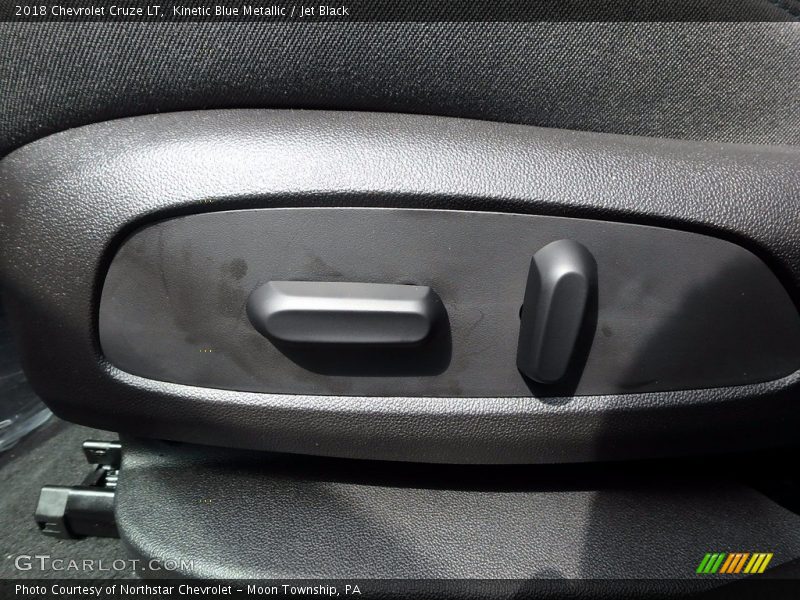 Kinetic Blue Metallic / Jet Black 2018 Chevrolet Cruze LT