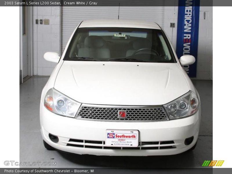 Cream White / Gray 2003 Saturn L Series L200 Sedan