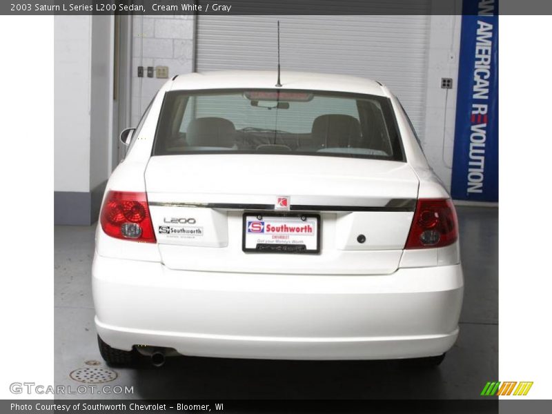 Cream White / Gray 2003 Saturn L Series L200 Sedan