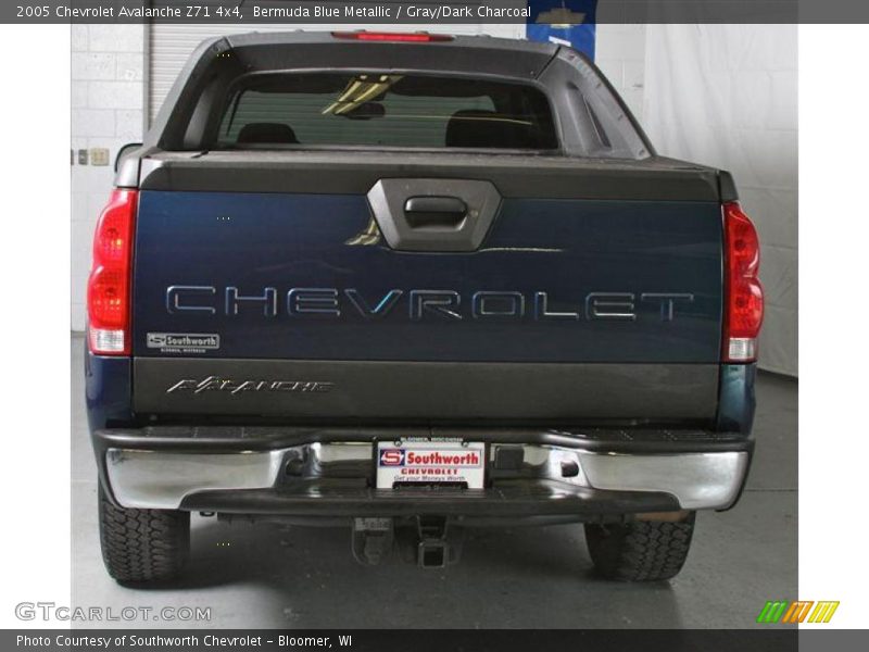 Bermuda Blue Metallic / Gray/Dark Charcoal 2005 Chevrolet Avalanche Z71 4x4