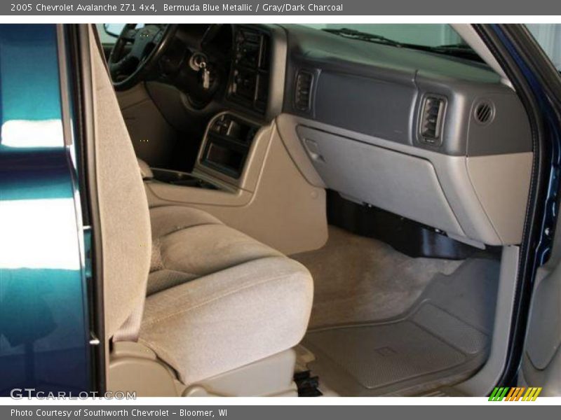 Bermuda Blue Metallic / Gray/Dark Charcoal 2005 Chevrolet Avalanche Z71 4x4
