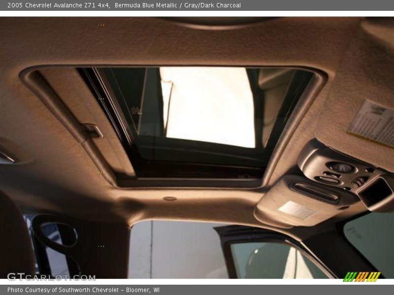 Bermuda Blue Metallic / Gray/Dark Charcoal 2005 Chevrolet Avalanche Z71 4x4
