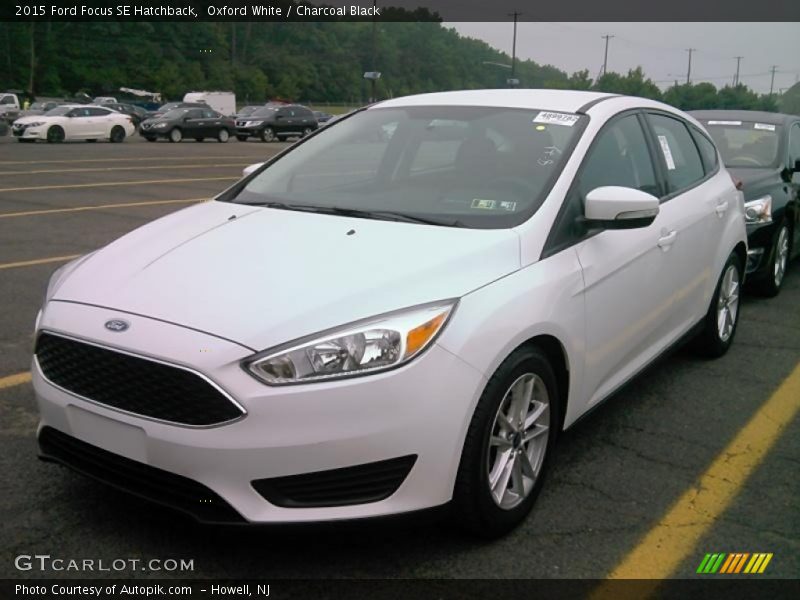 Oxford White / Charcoal Black 2015 Ford Focus SE Hatchback