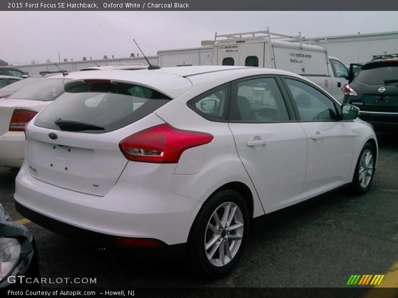 Oxford White / Charcoal Black 2015 Ford Focus SE Hatchback