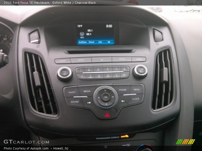 Oxford White / Charcoal Black 2015 Ford Focus SE Hatchback