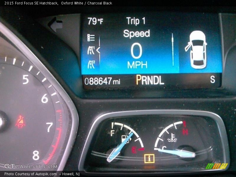 Oxford White / Charcoal Black 2015 Ford Focus SE Hatchback