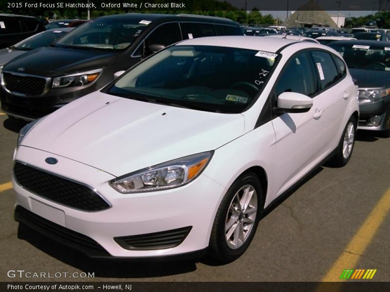 Oxford White / Charcoal Black 2015 Ford Focus SE Hatchback