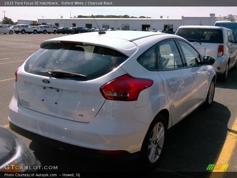 Oxford White / Charcoal Black 2015 Ford Focus SE Hatchback
