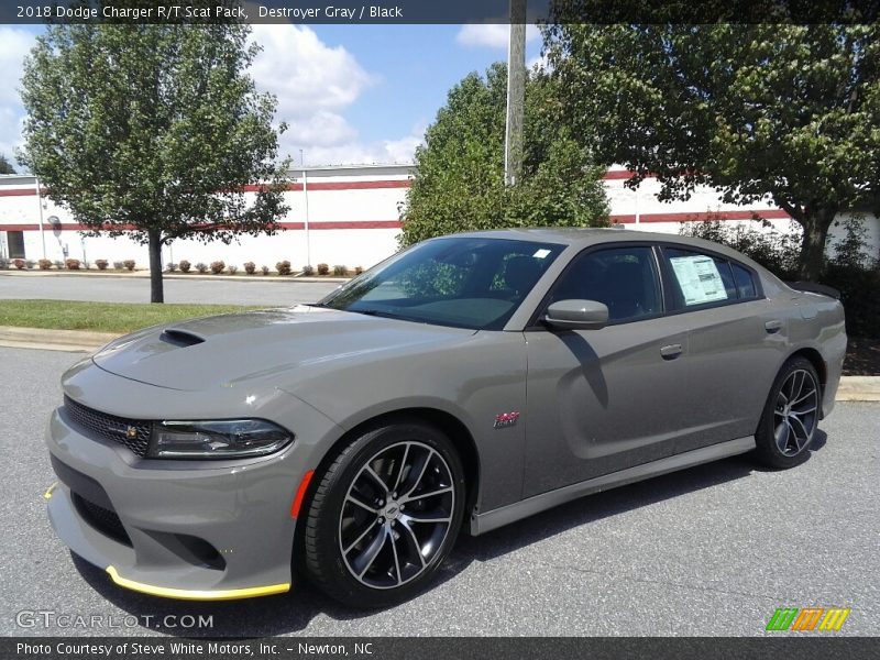 Front 3/4 View of 2018 Charger R/T Scat Pack