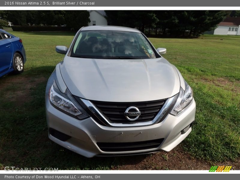 Brilliant Silver / Charcoal 2016 Nissan Altima 2.5 S
