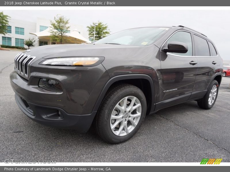 Front 3/4 View of 2018 Cherokee Latitude Plus
