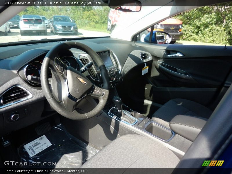 Kinetic Blue Metallic / Jet Black 2017 Chevrolet Cruze LT
