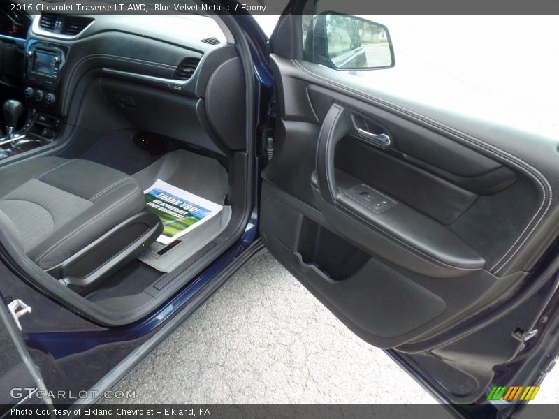 Blue Velvet Metallic / Ebony 2016 Chevrolet Traverse LT AWD