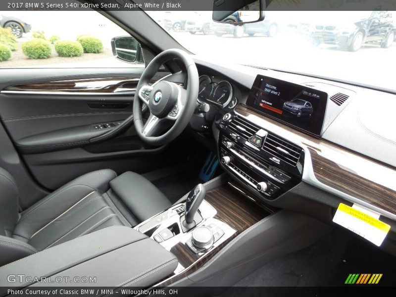 Alpine White / Black 2017 BMW 5 Series 540i xDrive Sedan