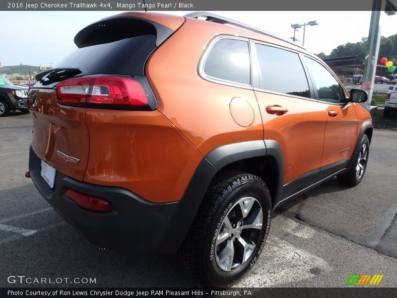 Mango Tango Pearl / Black 2016 Jeep Cherokee Trailhawk 4x4