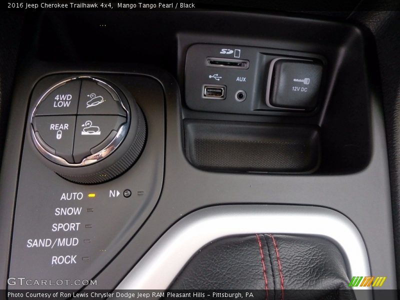 Mango Tango Pearl / Black 2016 Jeep Cherokee Trailhawk 4x4