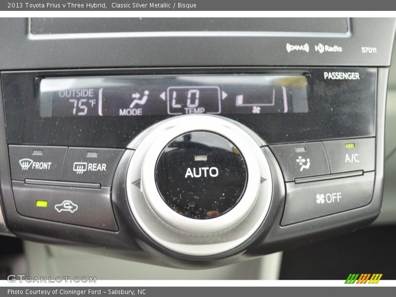 Classic Silver Metallic / Bisque 2013 Toyota Prius v Three Hybrid